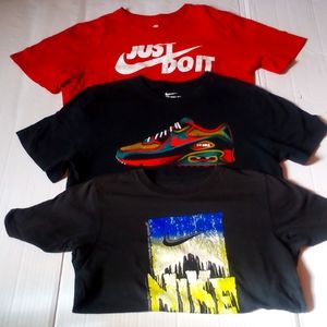 3 Nike T - Shirts